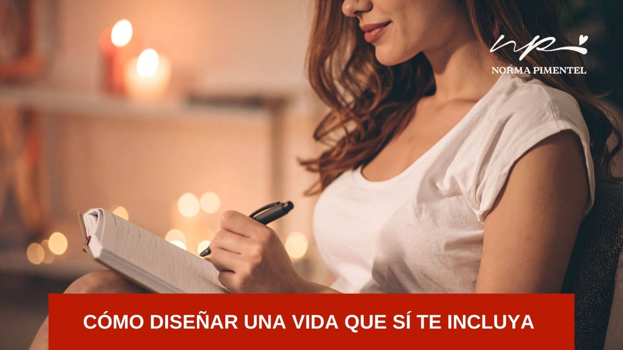 Persona escribiendo y reflexionando sobre su propósito de vida.